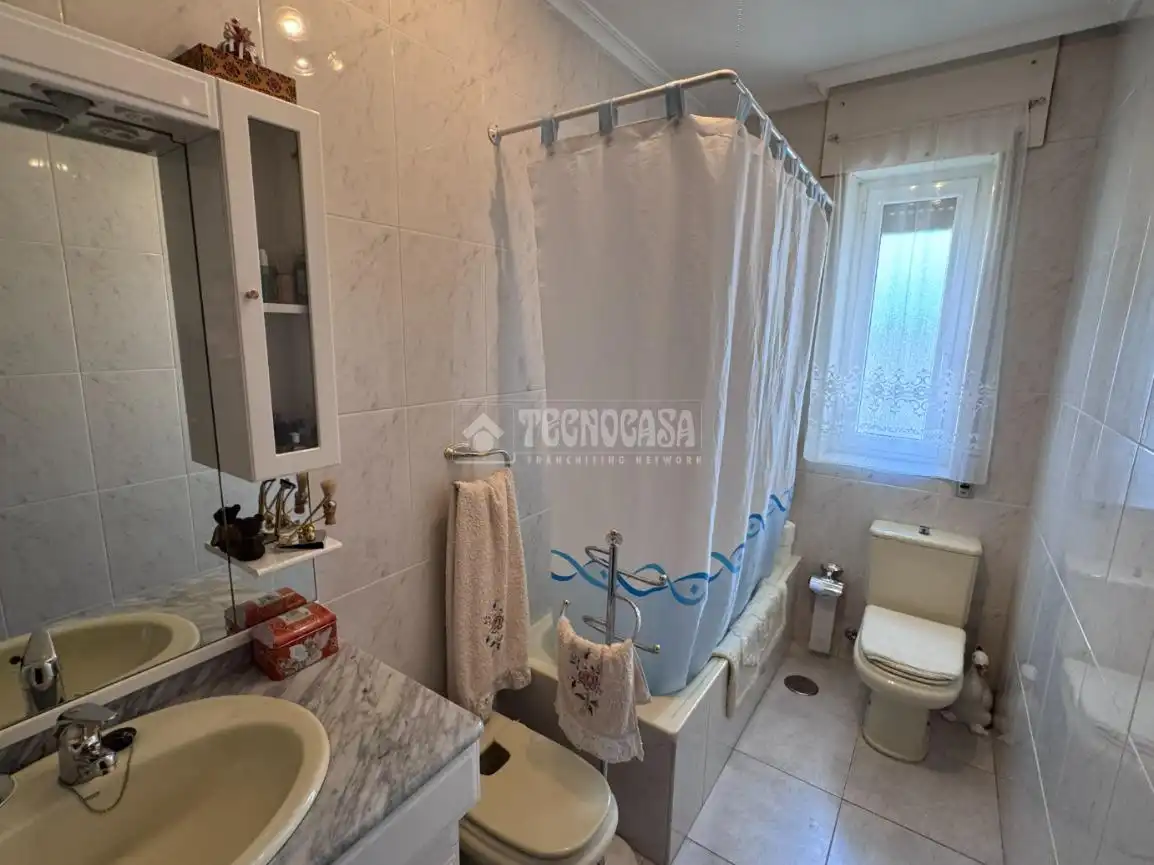 Bathroom of Detached homes for sale in León Capital   with Heating and Parquet flooring