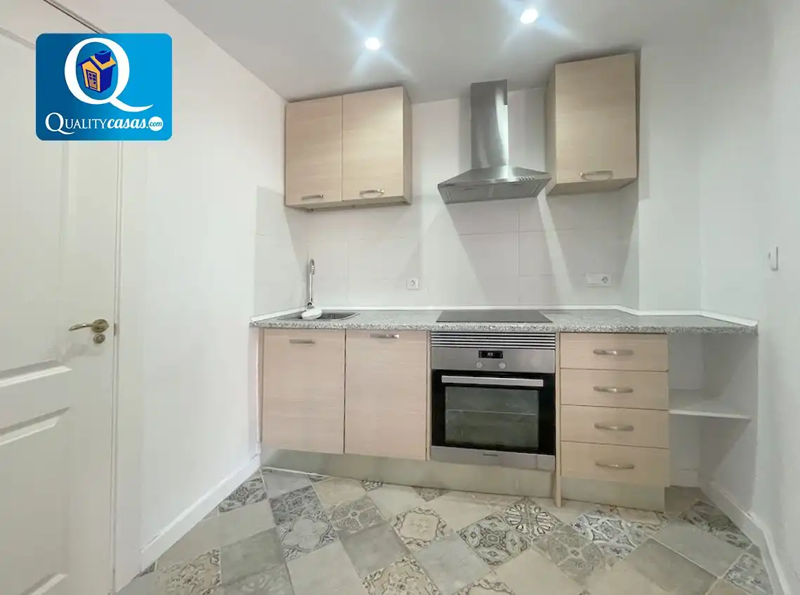 Cuina de Apartament en venda en Elche / Elx amb Aire condicionat i Terrassa