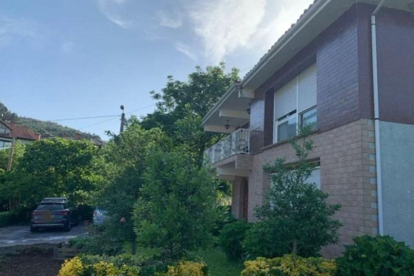 Vista exterior de Casa o xalet en venda en Limpias amb Jardí privat, Terrassa i Balcó