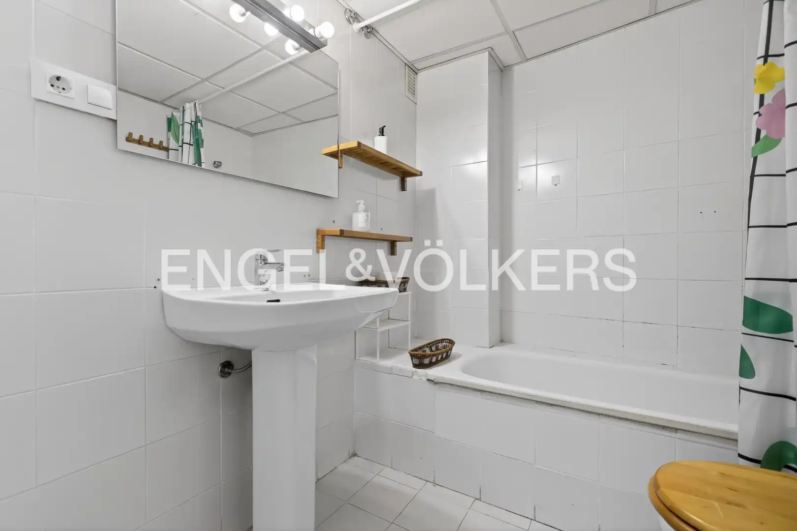 Bathroom of Duplexes for sale in Sevilla  with Air Conditioner and Heating