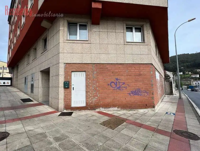 Local comercial en venda a MADEL MEIZOSO 723