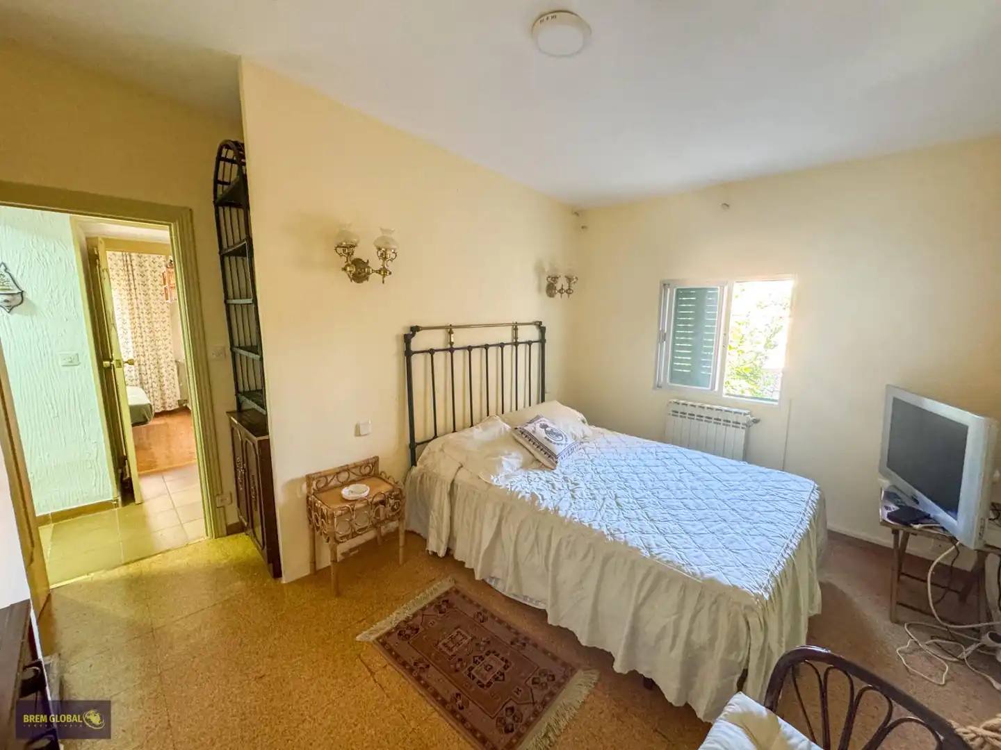 Dormitori de Casa adosada en venda en Buitrago del Lozoya amb Jardí privat, Traster i Moblat