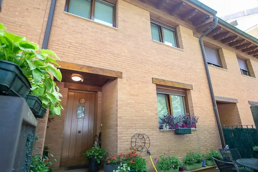 Vista exterior de Casa adosada en venta en Irurtzun con Aire acondicionado, Calefacción y Trastero
