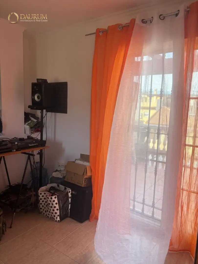 Sala d'estar de Casa adosada en venda en Vélez-Málaga amb Aire condicionat, Terrassa i Piscina