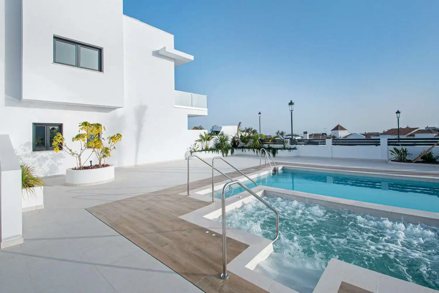 Piscina de Casa adosada en venta en Nerja con Aire acondicionado, Calefacción y Terraza