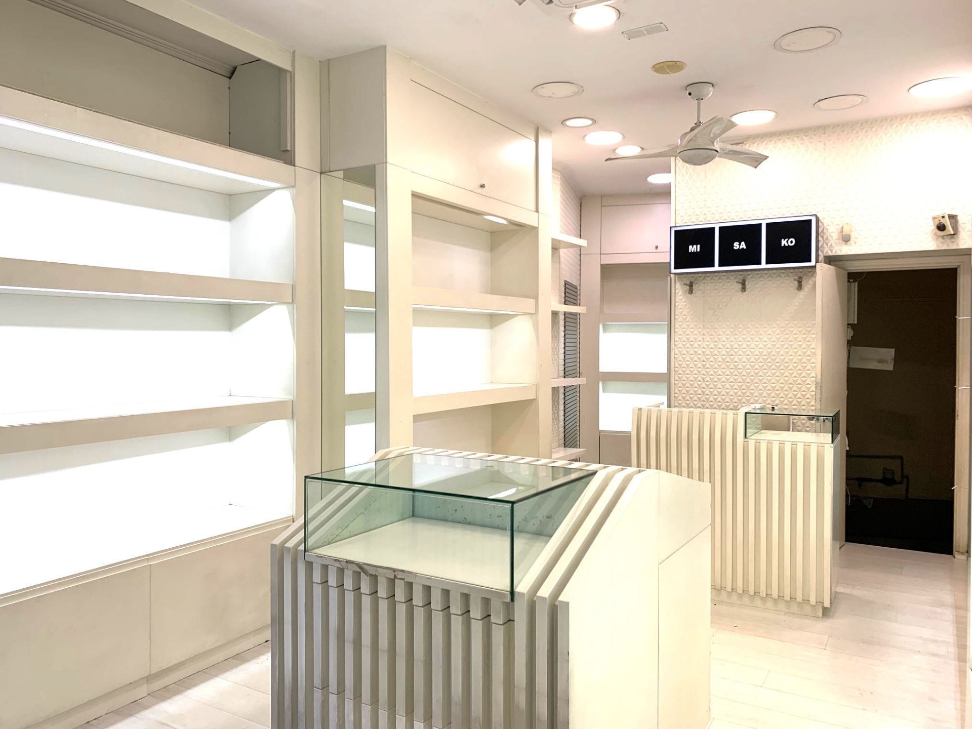 Premises to rent in  Valencia Capital  with Air Conditioner