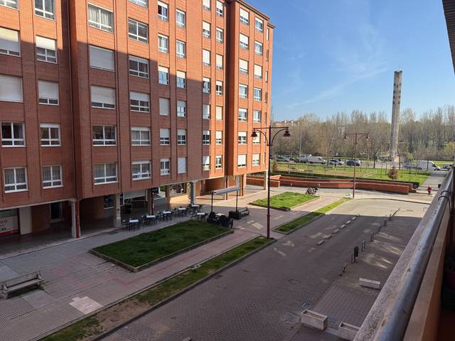 Piso en Venta en Calle Río Valdellorma en El Soto