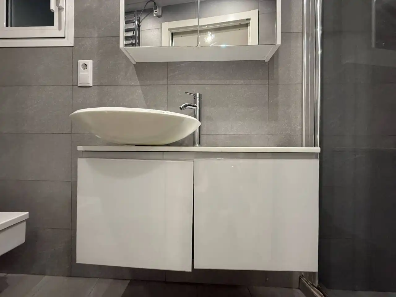 Bathroom of Flat for rent in Valencia  with Air Conditioner, Heating and Furnished