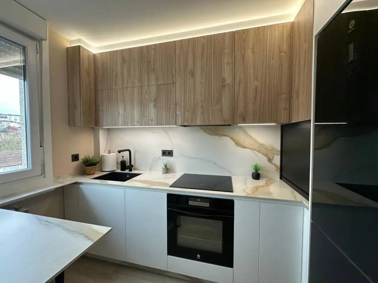 Cocina de Piso en venta en Ourense Capital  con Calefacción, Trastero y Balcón