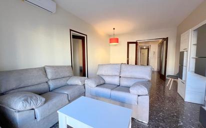 Living room of Flat to rent in  Barcelona Capital  with Air Conditioner, Heating and Furnished