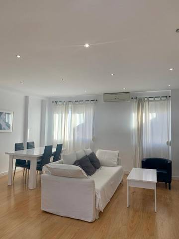 Piso en Alquiler en Calle Martínez Campos en Ensanche Centro - Puerto