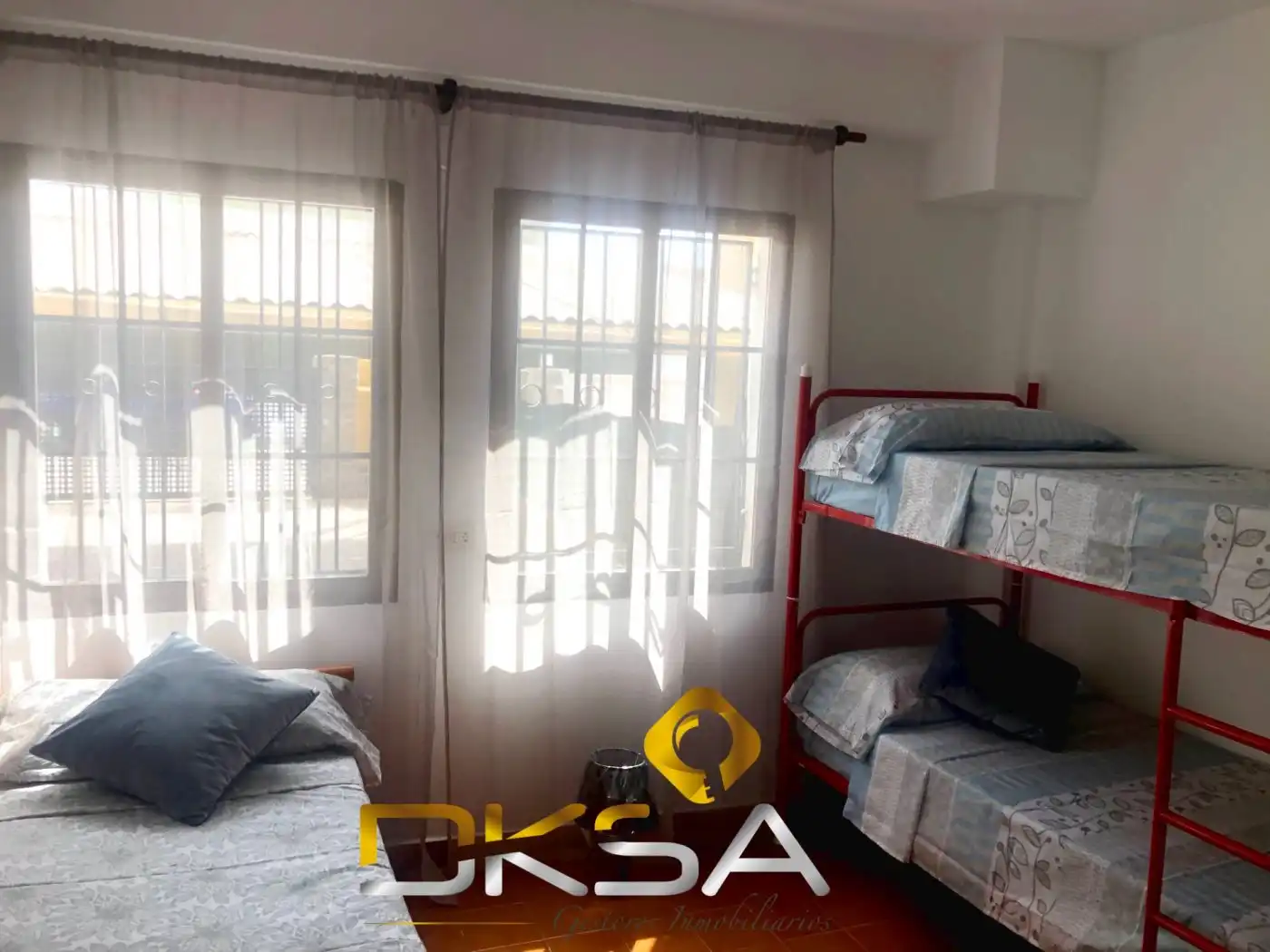 Dormitori de Casa adosada en venda en Benicasim / Benicàssim amb Calefacció, Jardí privat i Terrassa