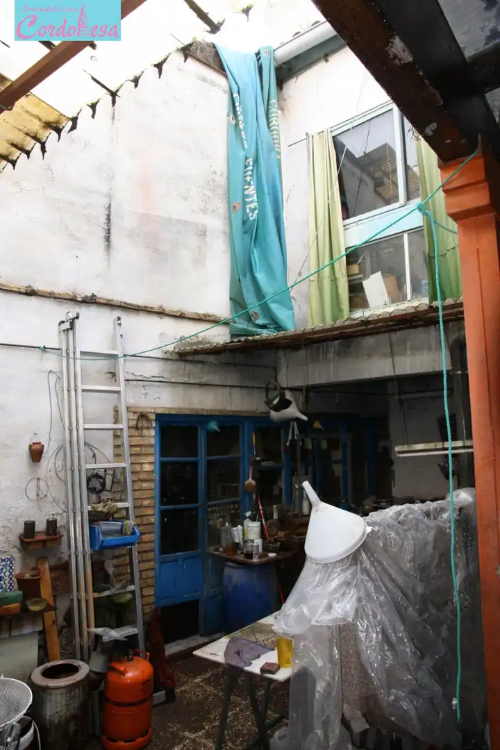 Vista exterior de Casa o xalet en venda en Córdoba amb Terrassa, Traster i Balcó