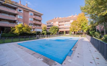 Piscina de Pis en venda en Boadilla del Monte amb Aire condicionat