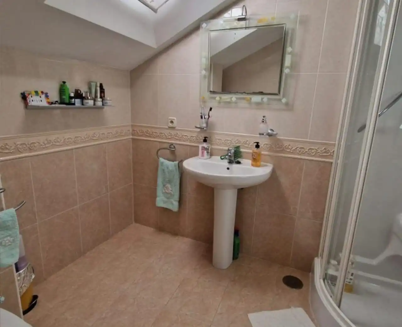 Badezimmer von Maisonette zum Verkauf in Plasencia mit Klimaanlage, Heizung und Terrasse