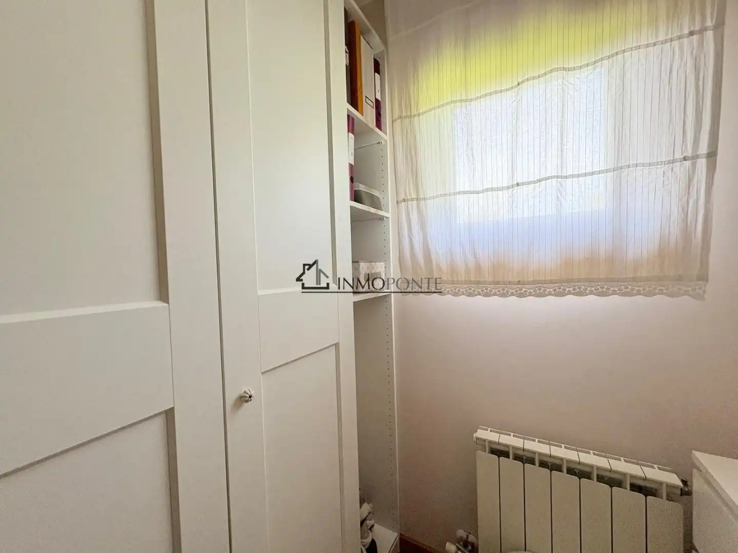 Dormitori de Casa o xalet en venda en Pontevedra Capital  amb Calefacció, Jardí privat i Terrassa