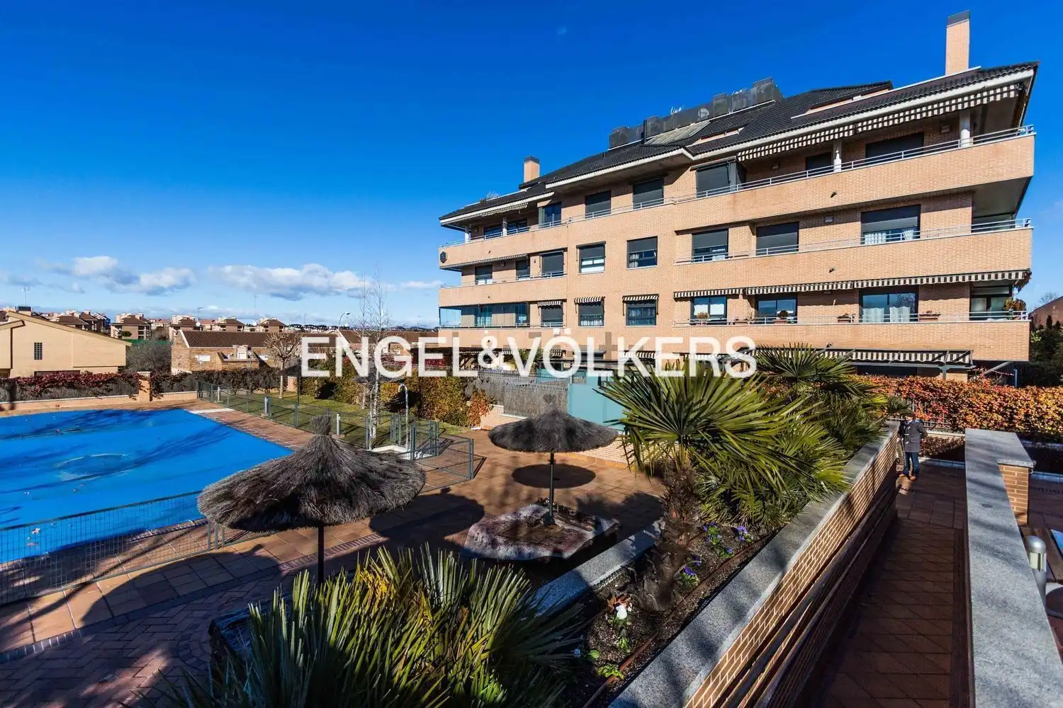 Flat with pool to rent in Sector S