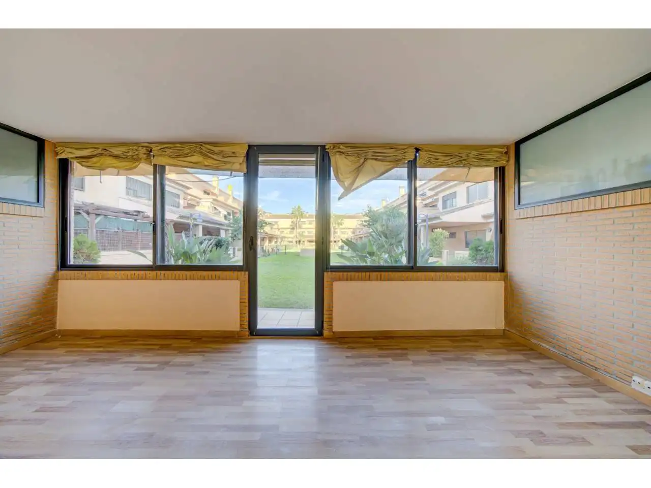 Habitación de Casa adosada en venta en Valencia con Aire acondicionado, Calefacción y Terraza