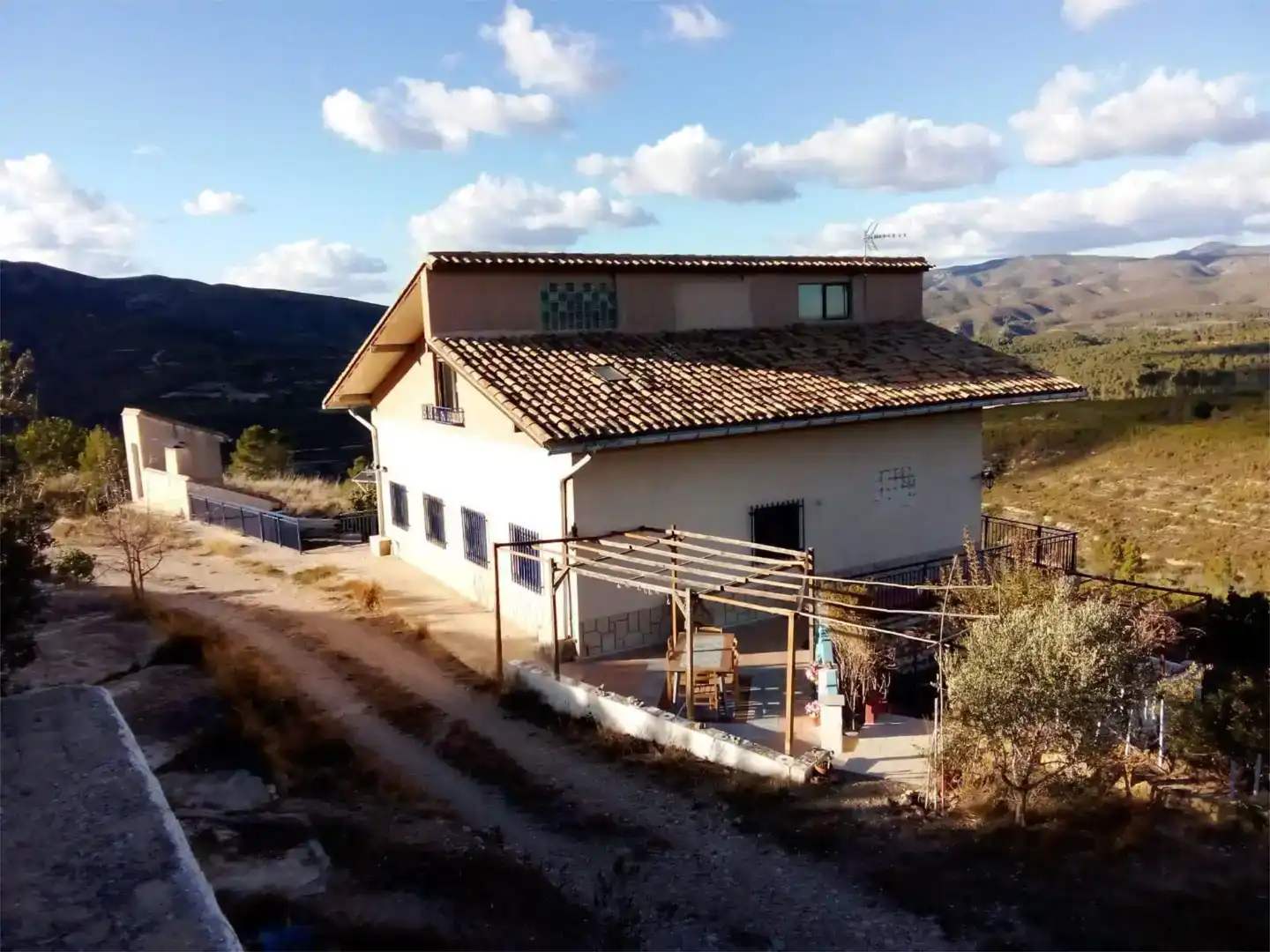 Vista exterior de Casa o xalet en venda en Yátova amb Balcó