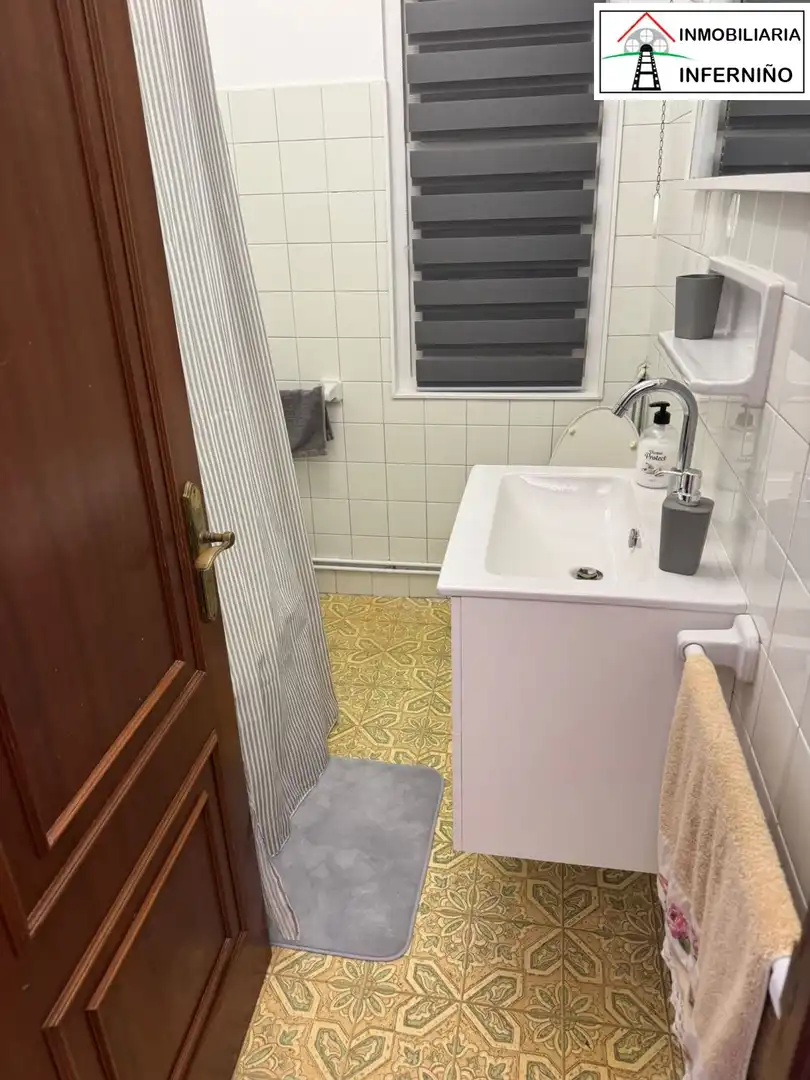 Badezimmer von Wohnung zum Verkauf in Ferrol mit Abstellraum und Balkon