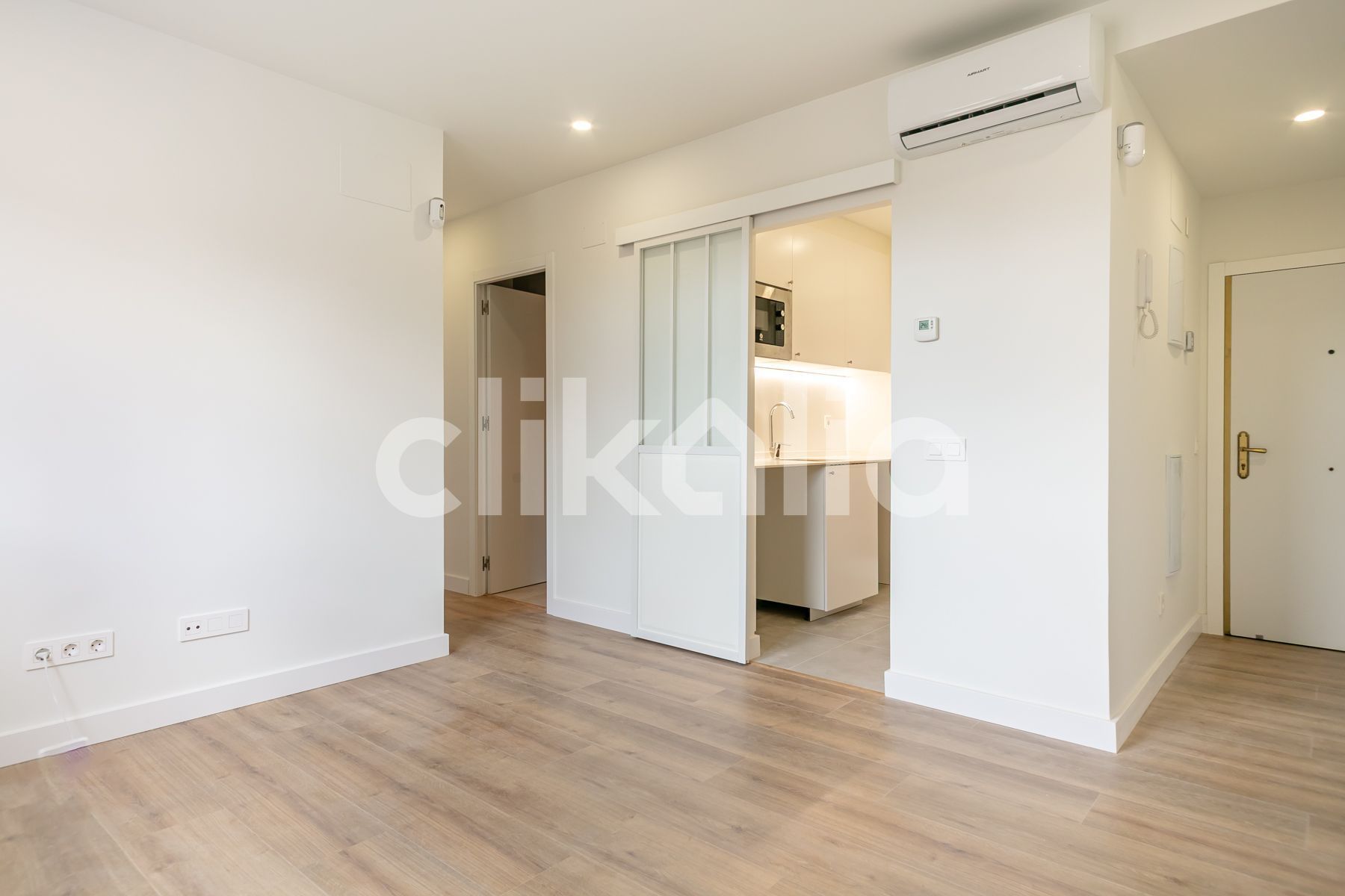 Bedroom of Flat for sale in  Madrid Capital  with Air Conditioner, Heating and Terrace