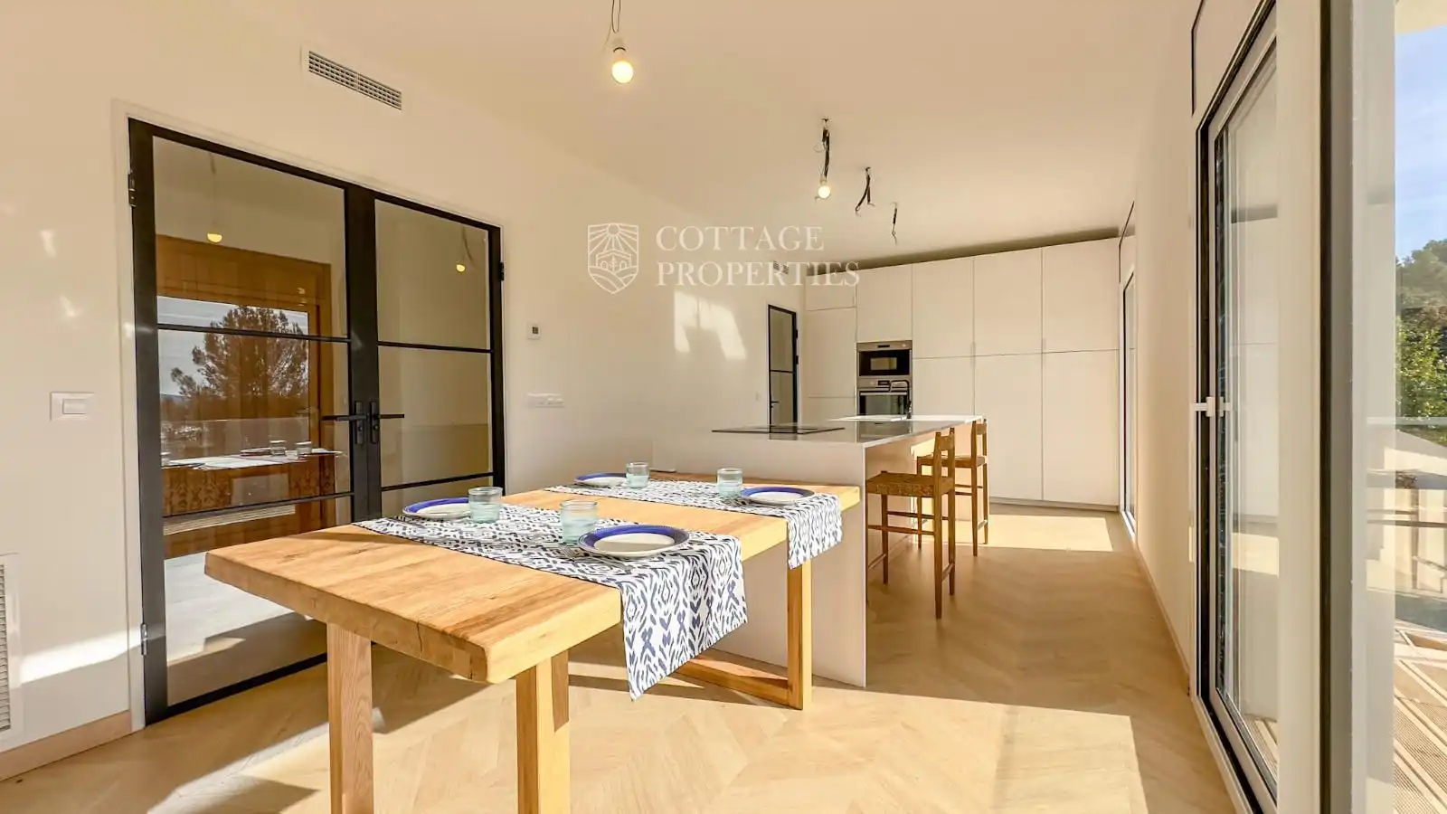 Kitchen of Houses for sale in Banyoles  with Air Conditioner, Swimming Pool and Alarm