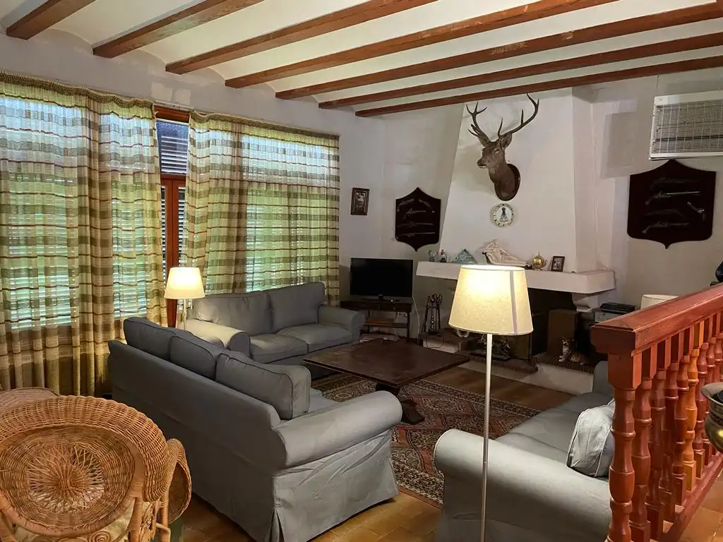 Sala d'estar de Casa o xalet en venda en Castañares de Rioja amb Calefacció, Jardí privat i Parquet