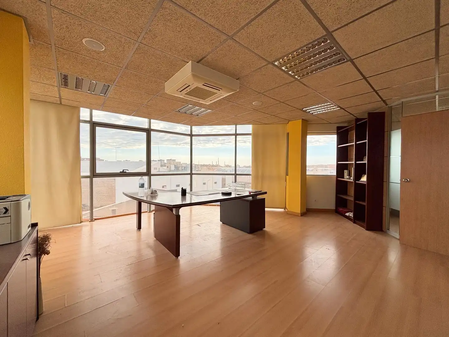 Office for sale in Alicante / Alacant  with Air Conditioner and Furnished