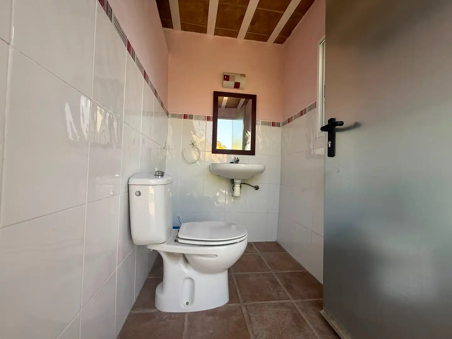 Bany de Casa o xalet en venda en La Pobla de Vallbona amb Aire condicionat, Calefacció i Jardí privat