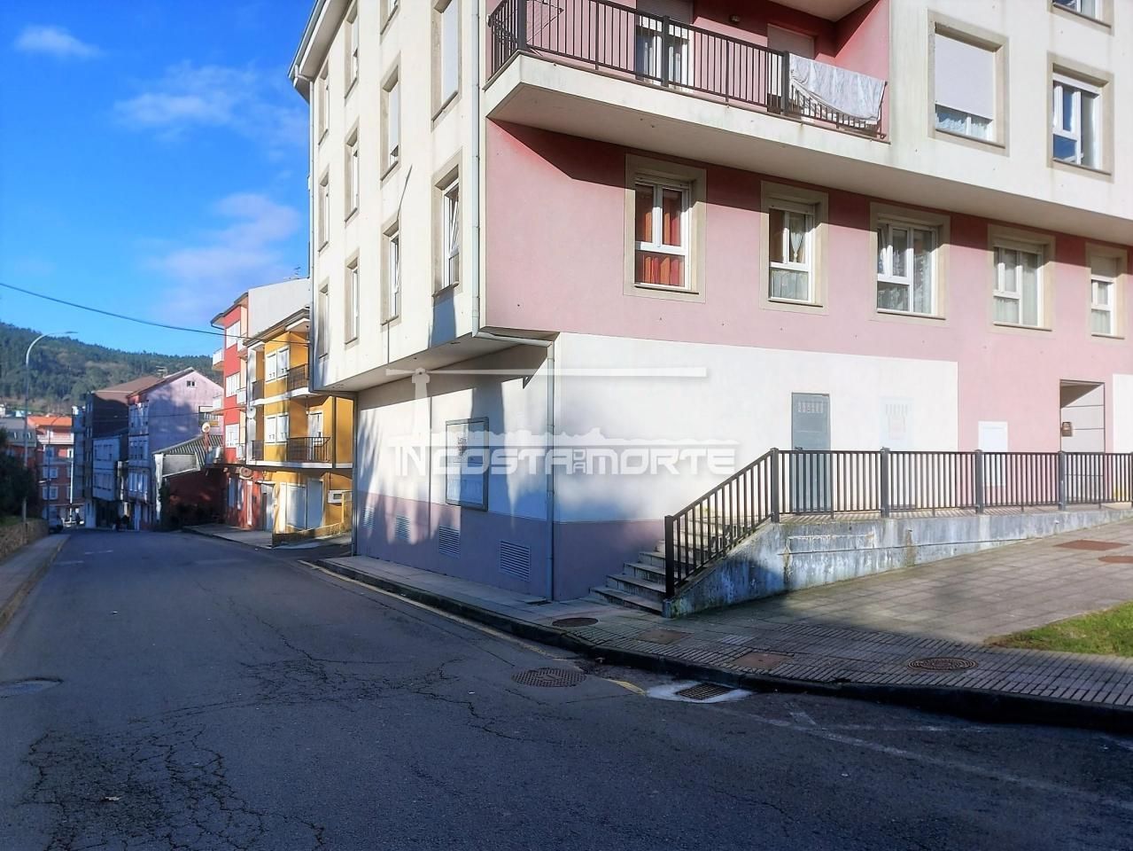 Vista exterior de Local de alquiler en Cee