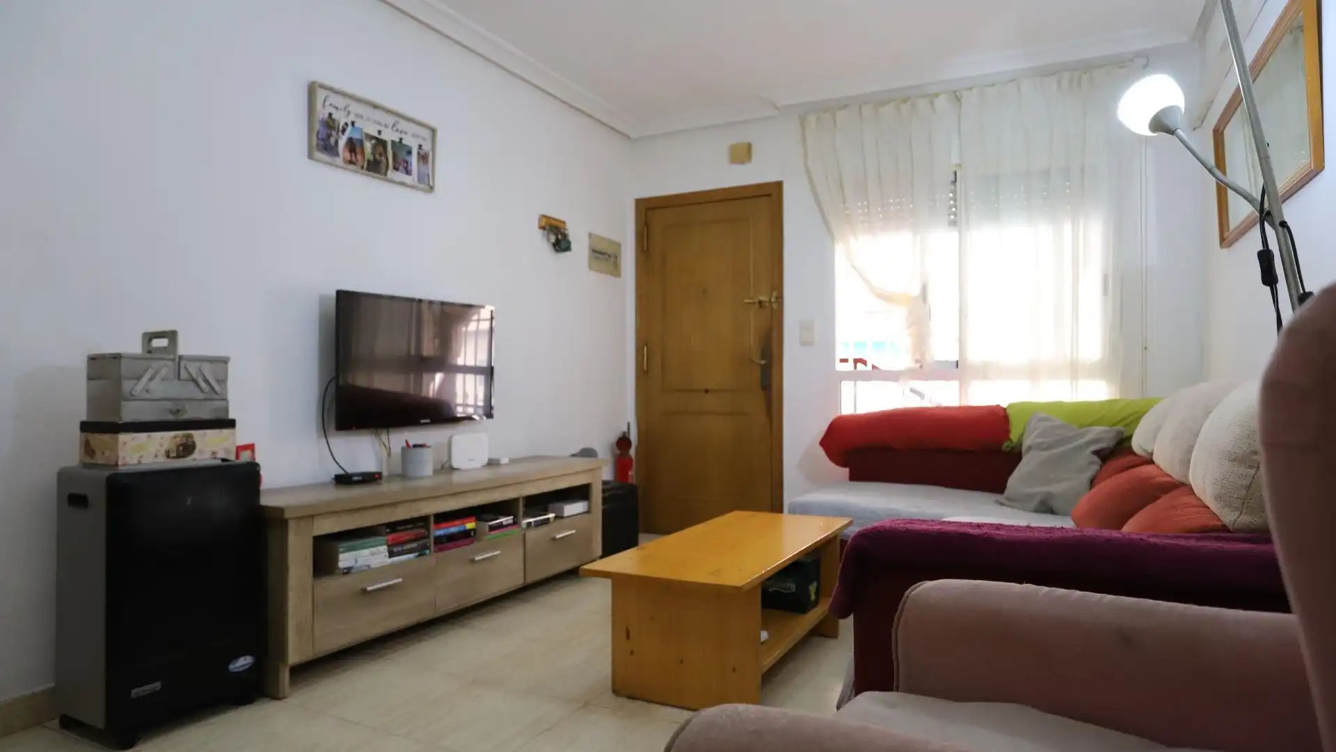 Sala d'estar de Planta baixa en venda en Torrevieja amb Aire condicionat, Terrassa i Moblat