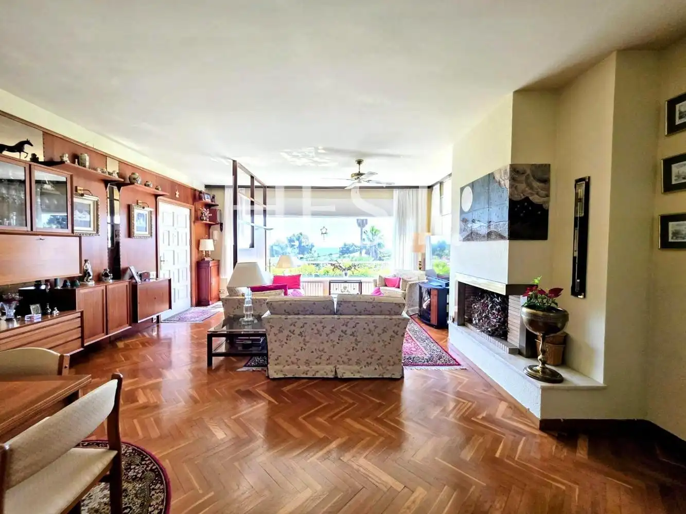 Sala d'estar de Casa o xalet en venda en Castelldefels amb Calefacció, Jardí privat i Parquet