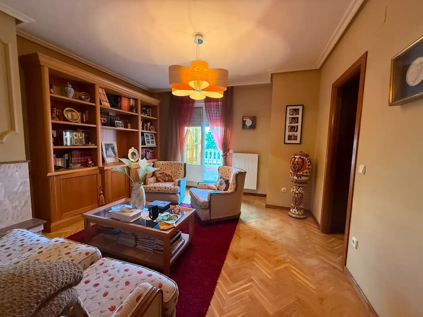 Wohnzimmer von Einfamilien-Reihenhaus zum Verkauf in Santa Marta de Tormes mit Klimaanlage, Heizung und Privatgarten