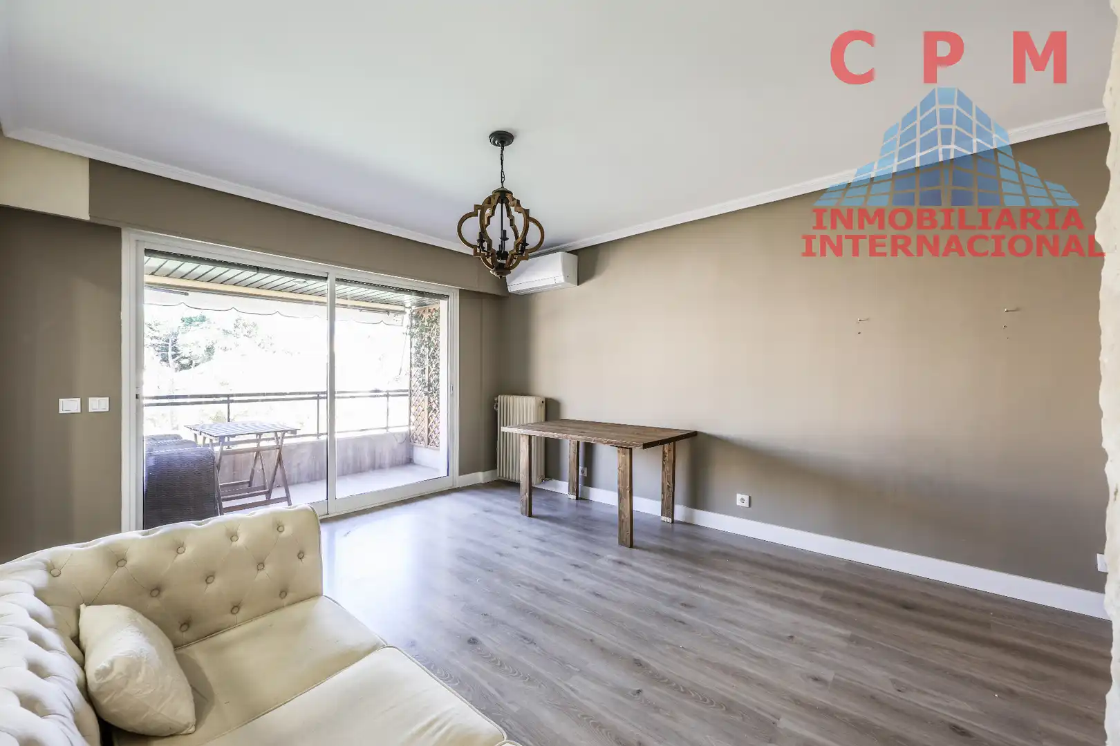 Sala d'estar de Pis de lloguer en Pozuelo de Alarcón amb Aire condicionat, Calefacció i Parquet