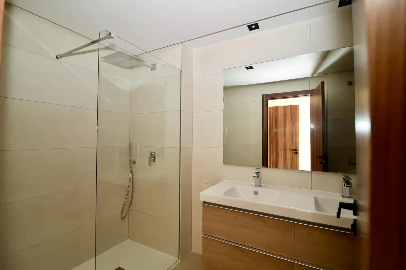 Bathroom of Flat for sale in Marbella  with Air Conditioner, Private garden and Terrace