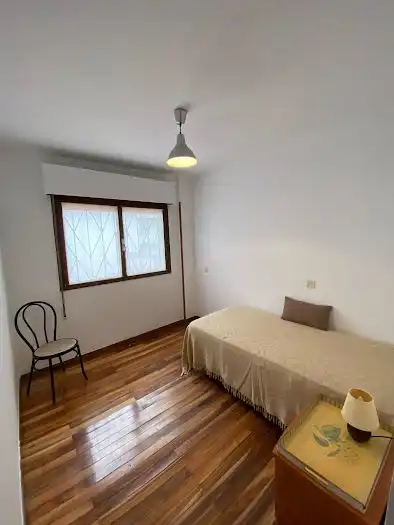 Bedroom of Flat for rent in Gijón   with Heating, Parquet flooring and Furnished