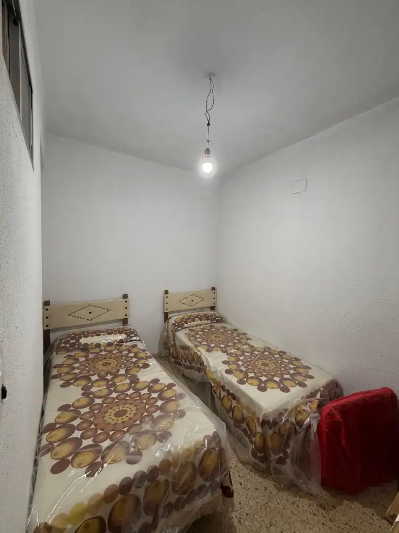Dormitori de Pis en venda en Utiel amb Moblat i Balcó