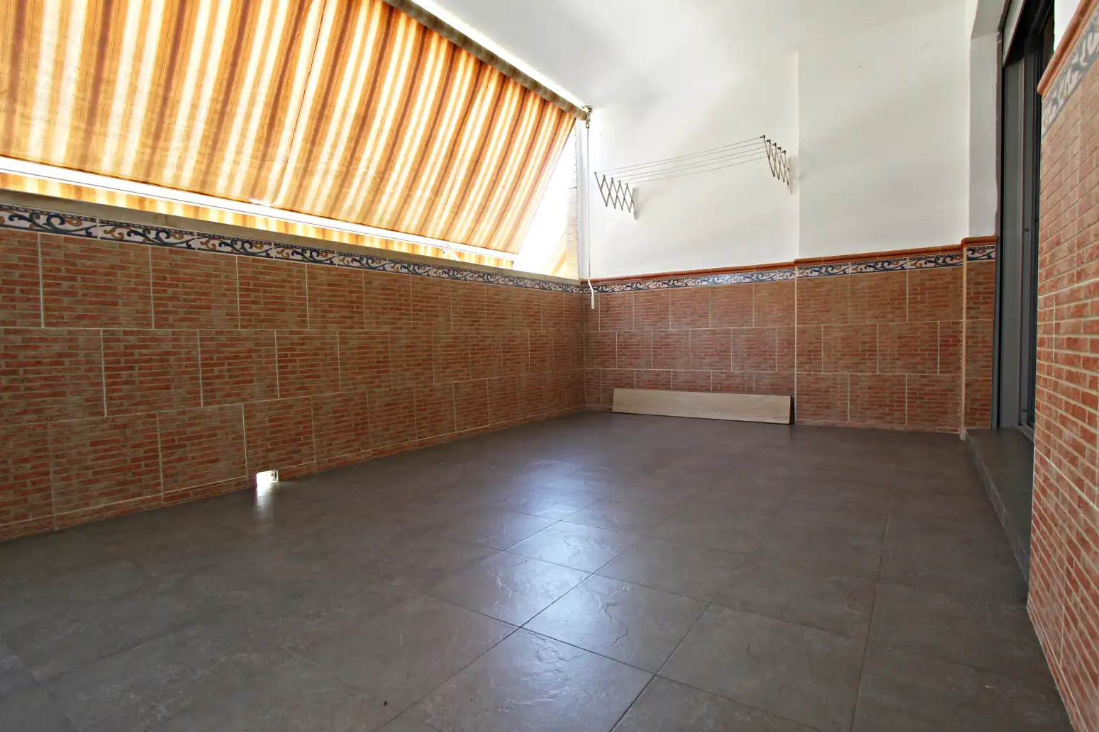 Wohnung zum Verkauf in Aldaia mit Terrasse und Abstellraum