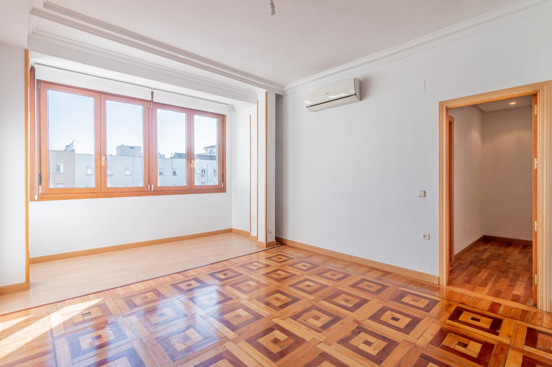 Dormitori de Pis en venda en  Madrid Capital amb Aire condicionat i Parquet