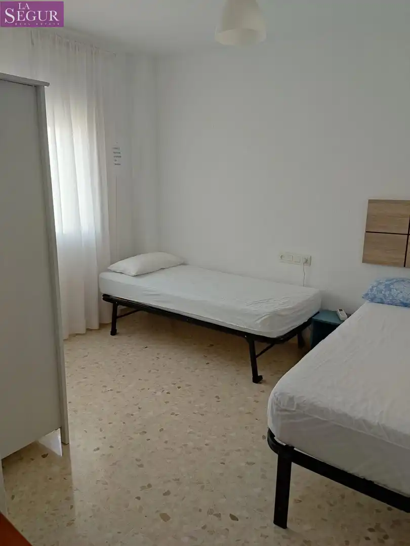Dormitori de Pis de lloguer en Cádiz amb Moblat