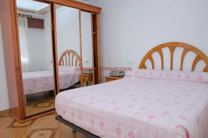 Dormitori de Apartament en venda en Orihuela amb Terrassa, Moblat i Balcó