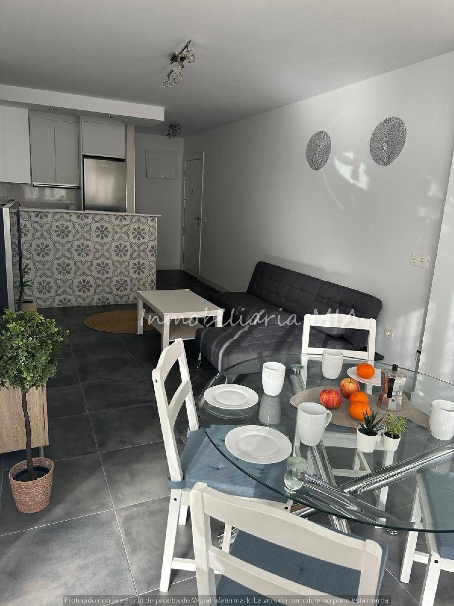 Sala d'estar de Apartament de lloguer en Torremolinos amb Aire condicionat, Piscina i Moblat