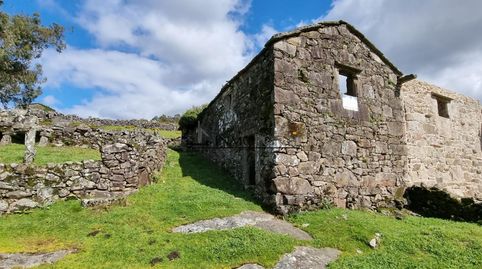 Se vende casa para reformar con 1400 m2 de Terreno en el municipio de Cotobade. Ofrece muchas posibilidades pues conserva parte de, immagine 2