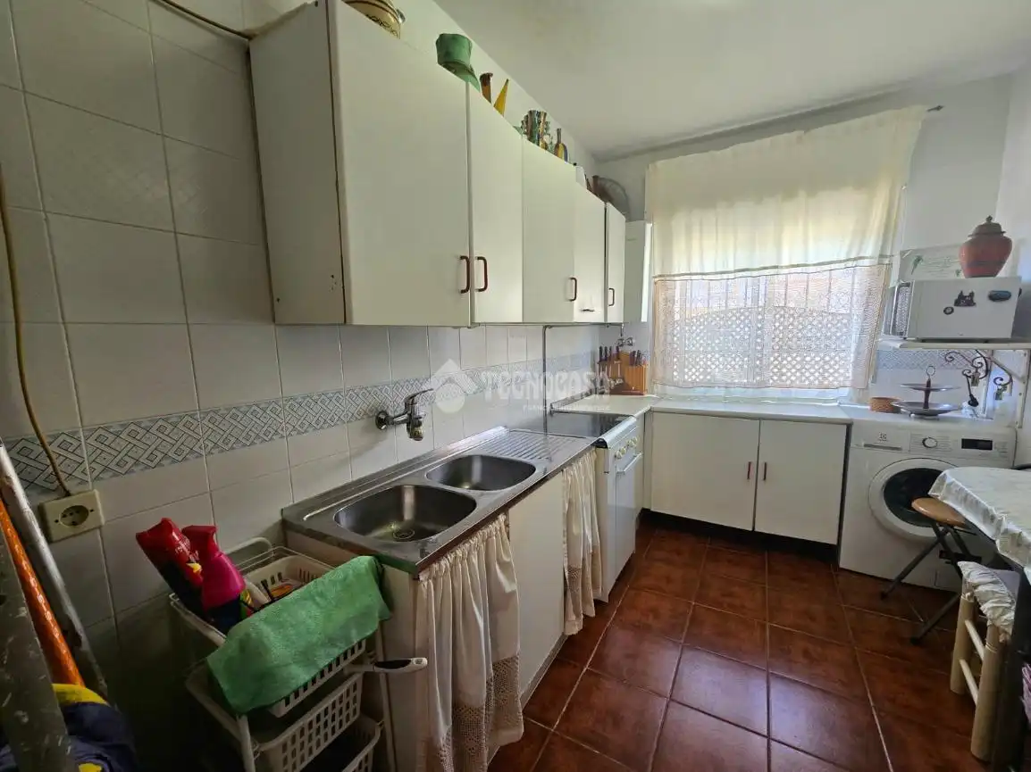 Cuina de Casa adosada en venda en Morón de la Frontera amb Aire condicionat