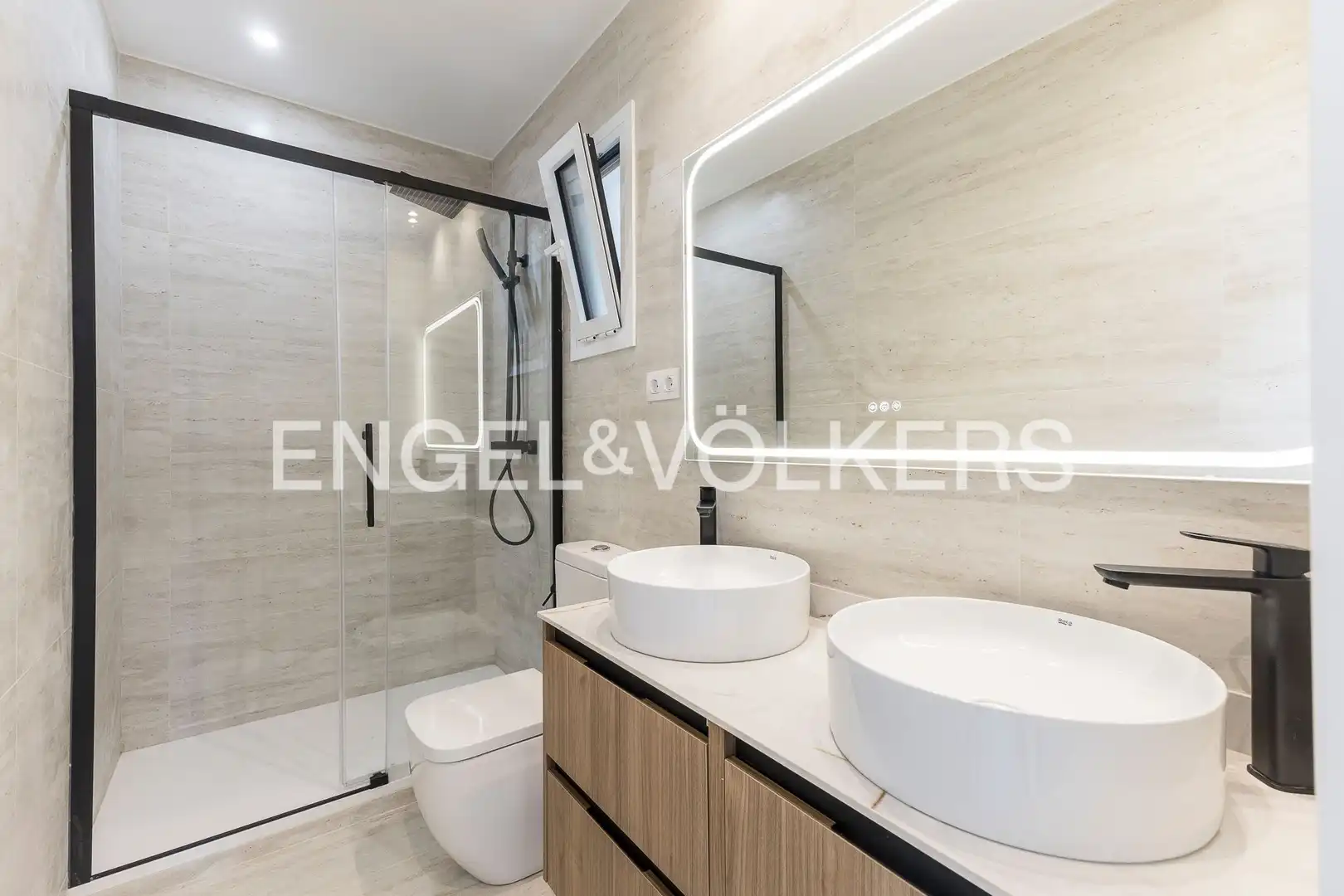 Baño de Ático en venta en Barcelona con Aire acondicionado, Calefacción y Parquet