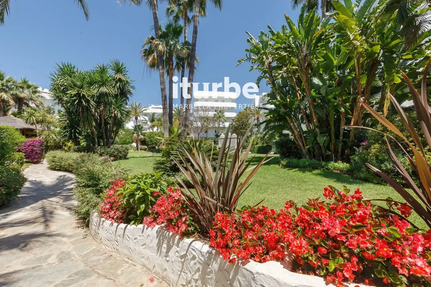 Außenansicht von Maisonette zum Verkauf in Marbella mit Klimaanlage, Terrasse und Abstellraum