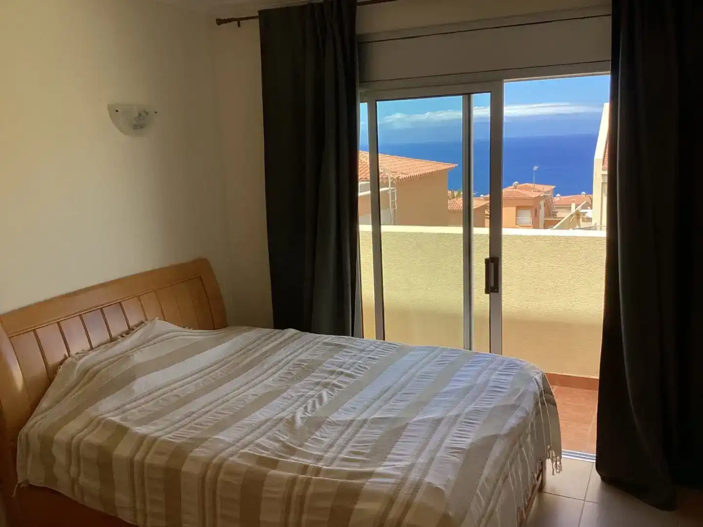 Dormitori de Casa adosada en venda en Santiago del Teide amb Piscina i Balcó