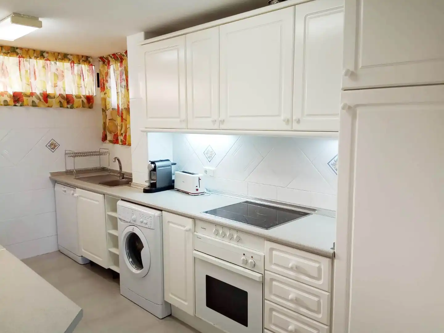 Cocina de Apartamento de alquiler en El Campello con Terraza, Piscina y Amueblado