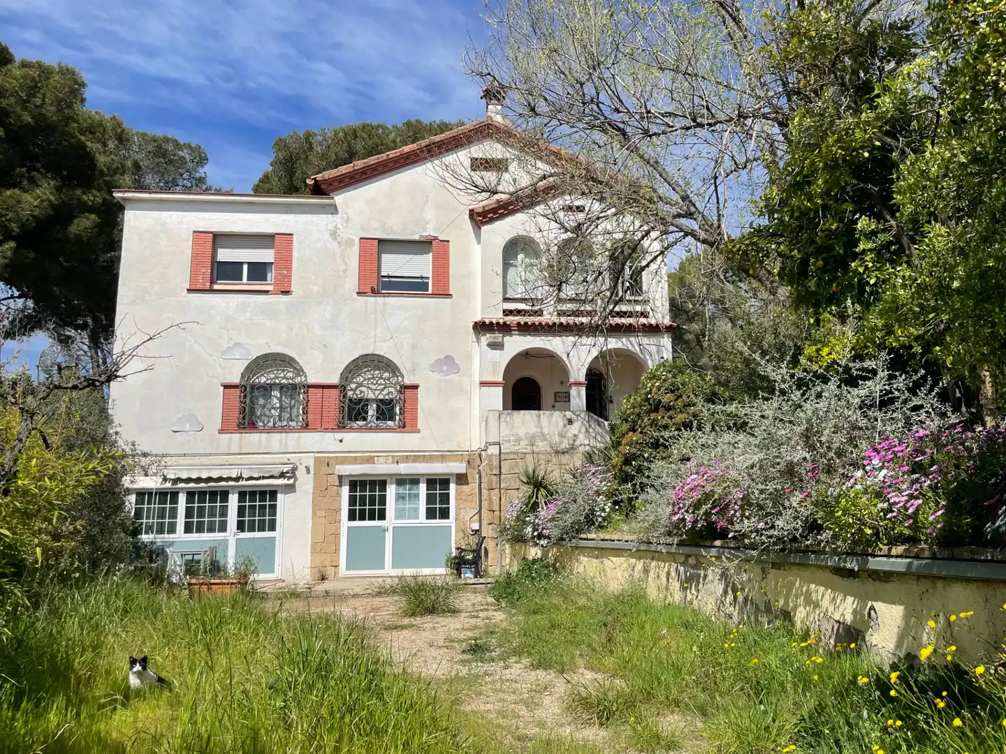 Vista exterior de Casa o xalet en venda en Cerdanyola del Vallès amb Calefacció, Jardí privat i Traster