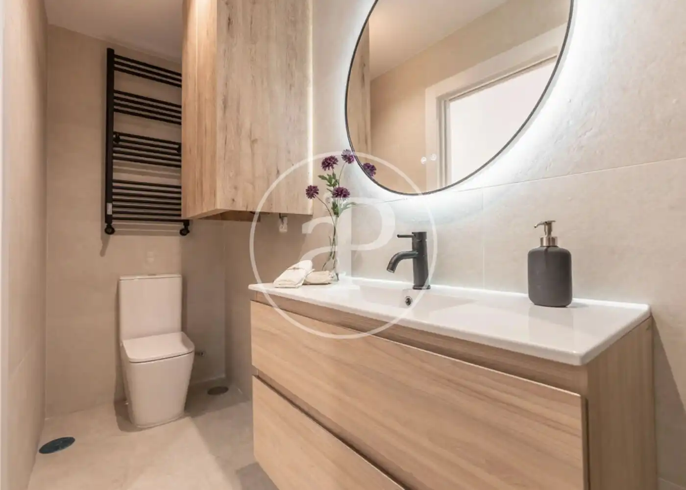 Bathroom of Flat for sale in Madrid  with Air Conditioner, Heating and Balcony